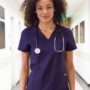 Figs Casma 3 Pocket Scrub Top - Purple Women Small